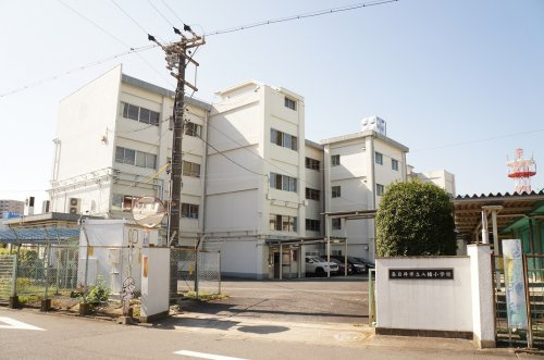 【小学校】八幡小学校まで640ｍ