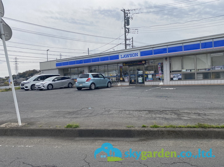 【コンビニエンスストア】ローソン　平塚かまくら橋店まで458ｍ