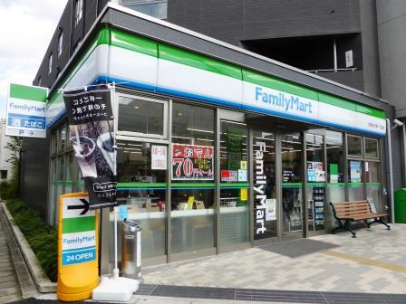 【コンビニエンスストア】ファミリーマート　世田谷下馬一丁目店まで102ｍ
