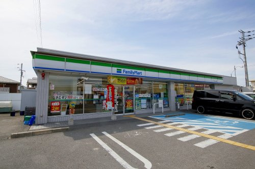 【コンビニエンスストア】ファミリーマート　和歌山小雑賀店まで382ｍ