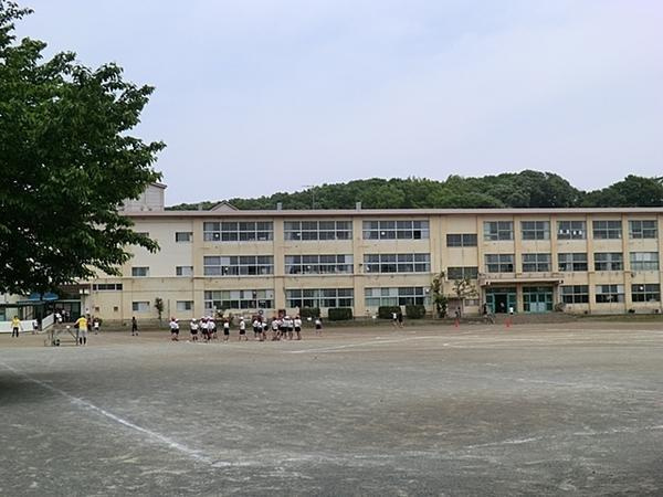 【中学校】甲ノ原中学校まで442ｍ