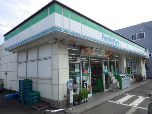 【書店】ファミリーマート横須賀山科台店まで2891ｍ