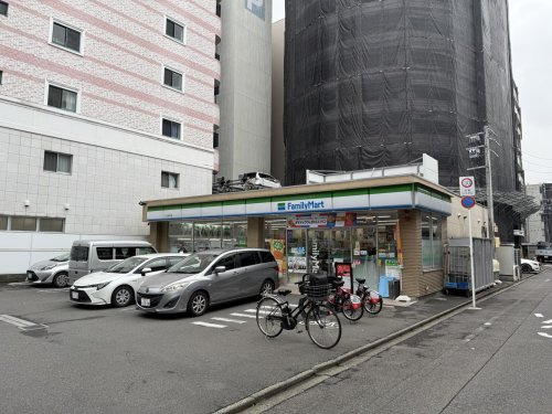 【コンビニエンスストア】ファミリーマート　たちばな店まで124ｍ