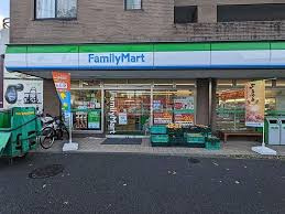【コンビニエンスストア】ファミリーマート　世田谷北沢四丁目店まで407ｍ