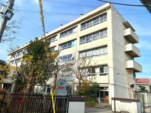 【中学校】草加市立花栗中学校まで572ｍ