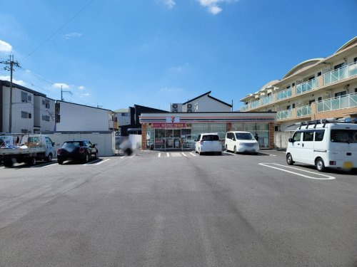 【コンビニエンスストア】セブンイレブン尼崎塚口町4丁目店まで517ｍ