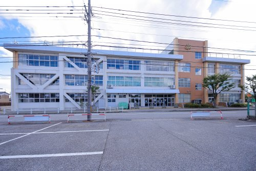【小学校】高岡市立野村小学校まで1465ｍ