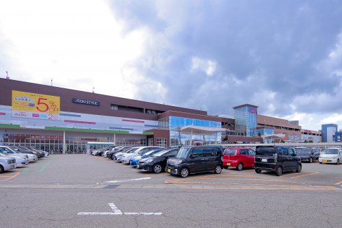 【ショッピングセンター】イオンモール高岡まで2055ｍ