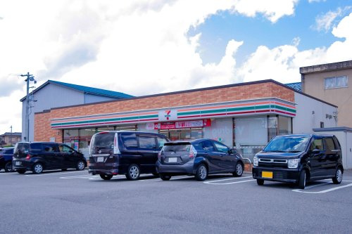 【コンビニエンスストア】セブンイレブン　高岡蓮花寺店まで676ｍ