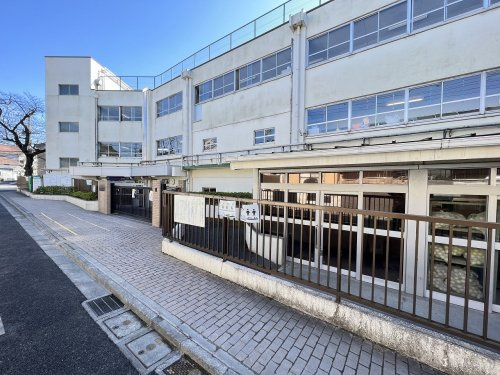 【小学校】成増ケ丘小学校まで637ｍ