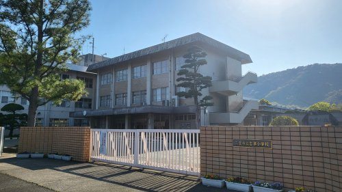 【小学校】三豊市立吉津小学校まで745ｍ