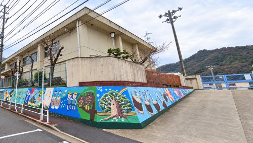 【小学校】広島市立中野東小学校まで899ｍ