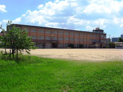 【小学校】門真市立東小学校まで220ｍ