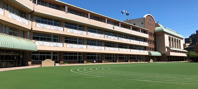 【小学校】足立区立梅島小学校まで560ｍ