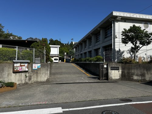 【小学校】藤沢市立片瀬小学校まで1040ｍ