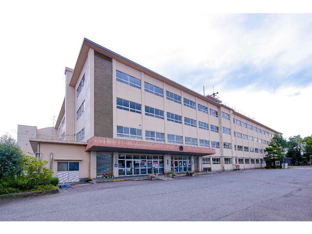 【小学校】額小学校まで706ｍ