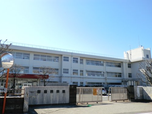 【小学校】伊勢崎市立赤堀小学校まで692ｍ