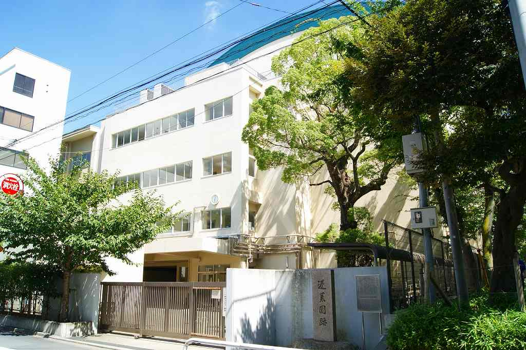 【高校】忍岡高校まで240ｍ