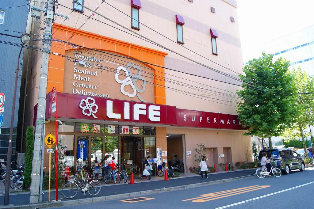 【スーパー】ライフ　神田和泉町店まで112ｍ