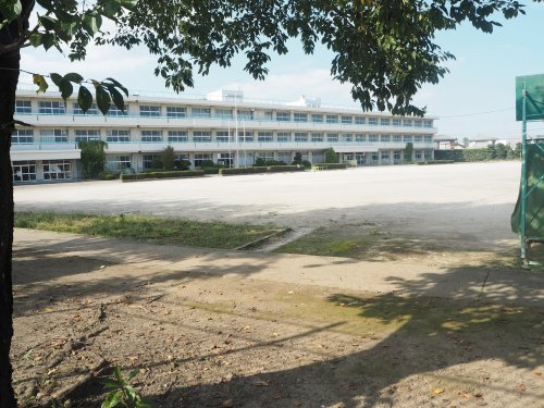 【小学校】加須市立騎西小学校まで700ｍ