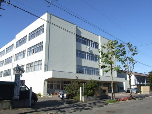 【中学校】札幌市立日章中学校まで800ｍ