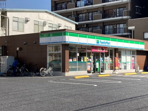 【コンビニエンスストア】ファミリーマート戸田本町店まで361ｍ