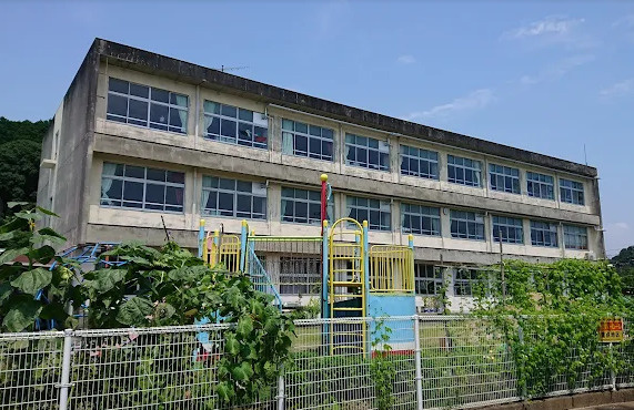 【小学校】浜松市立伊目小学校まで1000ｍ