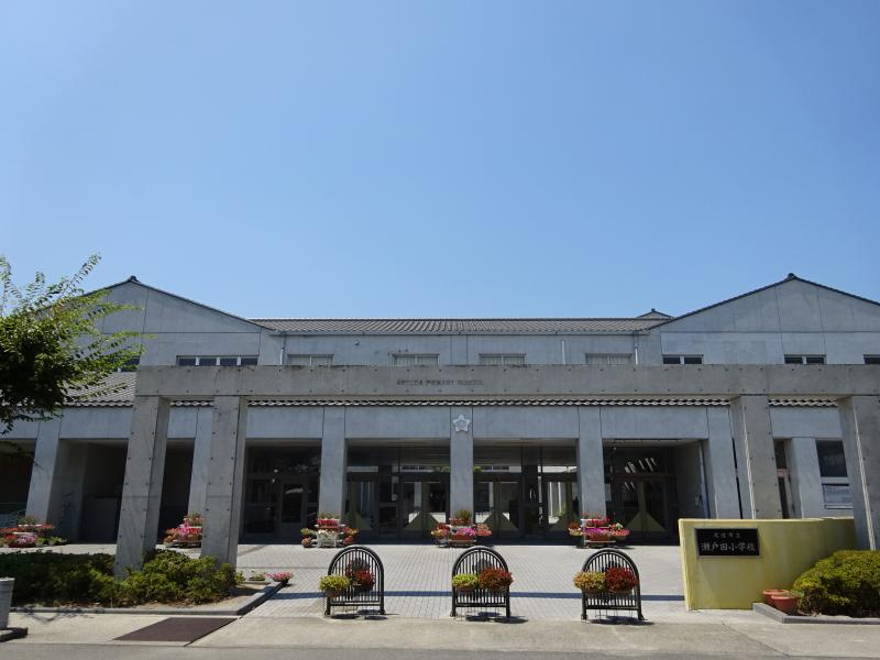 【小学校】尾道市立瀬戸田小学校まで2173ｍ