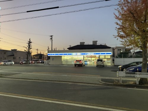 【コンビニエンスストア】ローソン　名東区文教台店まで422ｍ