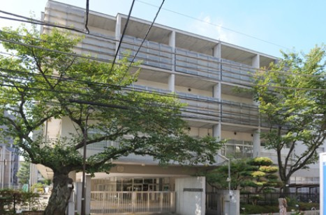 【中学校】西新宿中学校まで305ｍ