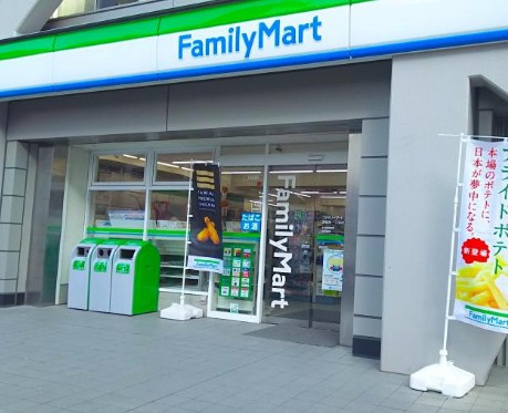【コンビニエンスストア】ファミリーマート浜松町一丁目店まで800ｍ
