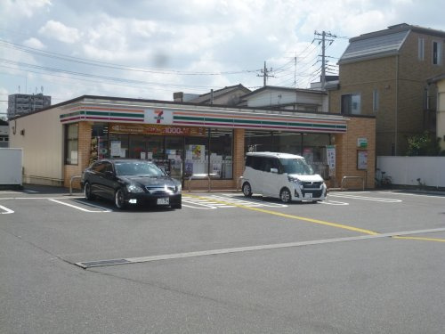 【コンビニエンスストア】セブンイレブン　草加新田店まで550ｍ