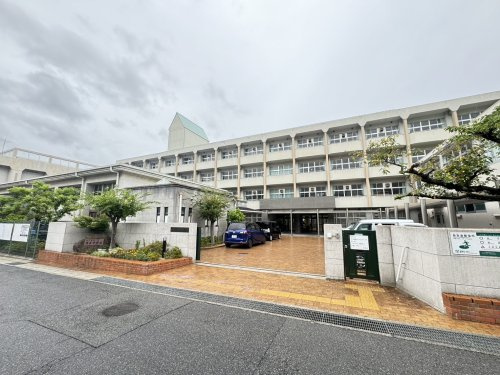 【中学校】鷹匠中学校まで754ｍ