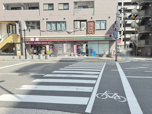 【コンビニエンスストア】セブンイレブン神戸備後町3丁目店まで365ｍ