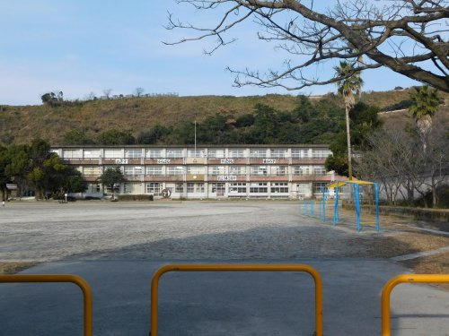 【小学校】垂水市立垂水小学校まで689ｍ
