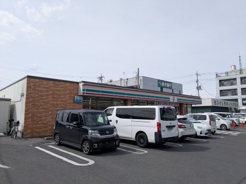 【コンビニエンスストア】セブンイレブン　宇都宮中戸祭店まで872ｍ