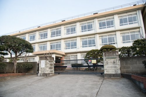 【中学校】平塚市立浜岳中学校まで459ｍ