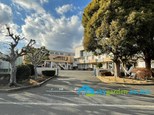 【小学校】秦野市立鶴巻小学校まで988ｍ