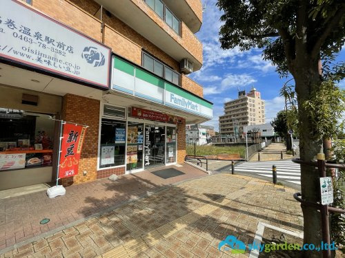 【コンビニエンスストア】ファミリーマート鶴巻温泉駅前店まで163ｍ