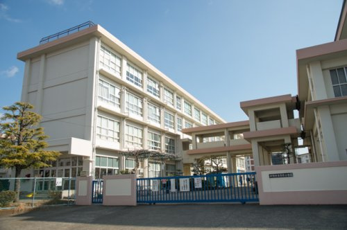 【小学校】平塚市立勝原小学校まで617ｍ