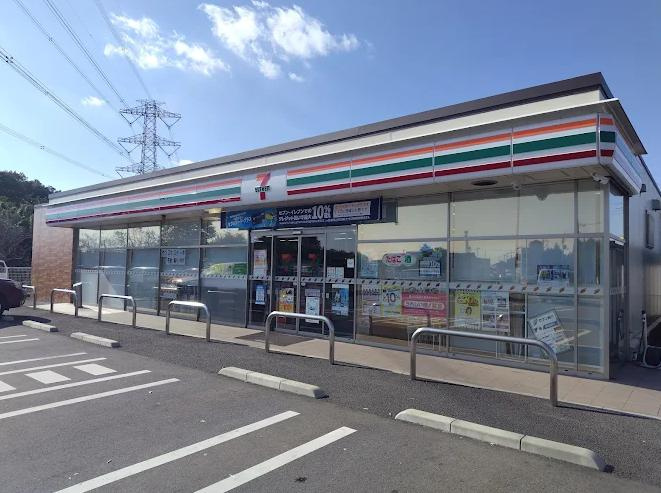 【コンビニエンスストア】セブンイレブン　守谷御所ケ丘小学校前店まで1576ｍ