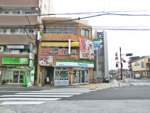 【コンビニエンスストア】ファミリーマート保谷駅南口店まで418ｍ