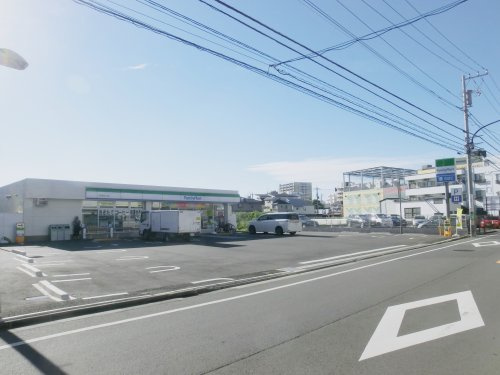 【コンビニエンスストア】ファミリーマート南大泉三丁目店まで264ｍ