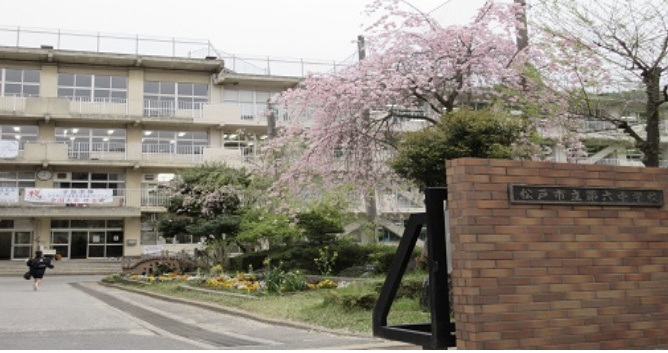 【中学校】松戸市立第六中学校まで727ｍ