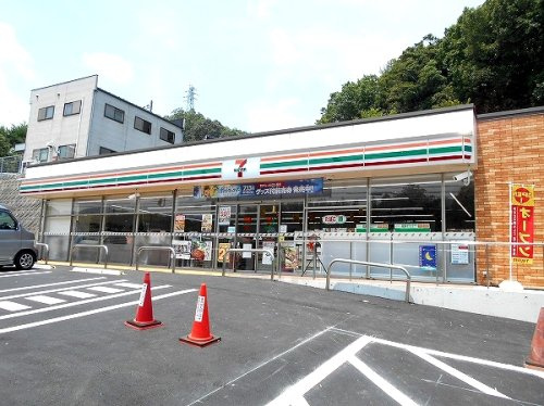 【コンビニエンスストア】セブンイレブン　神戸有野町唐櫃店まで775ｍ