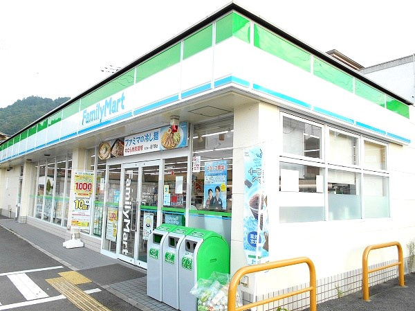 【コンビニエンスストア】ファミリーマート　五社インター店まで2370ｍ