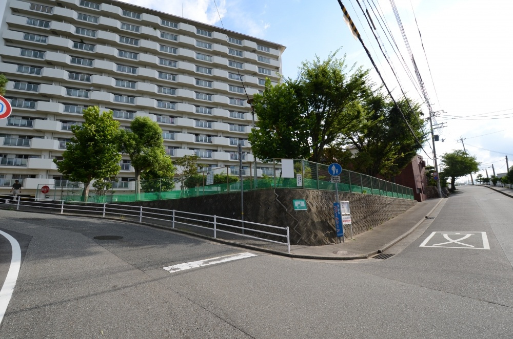 【公園】逆瀬台2丁目公園まで10ｍ