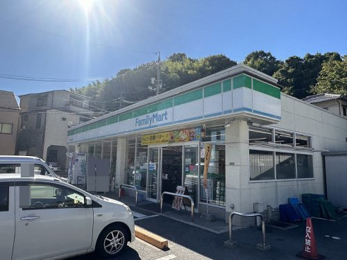 【コンビニエンスストア】ファミリーマート　己斐上二丁目店まで937ｍ