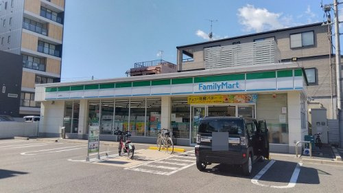 【コンビニエンスストア】ファミリーマート　吉島町店まで217ｍ