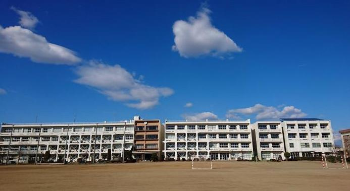 【中学校】下稲吉中学校まで1356ｍ